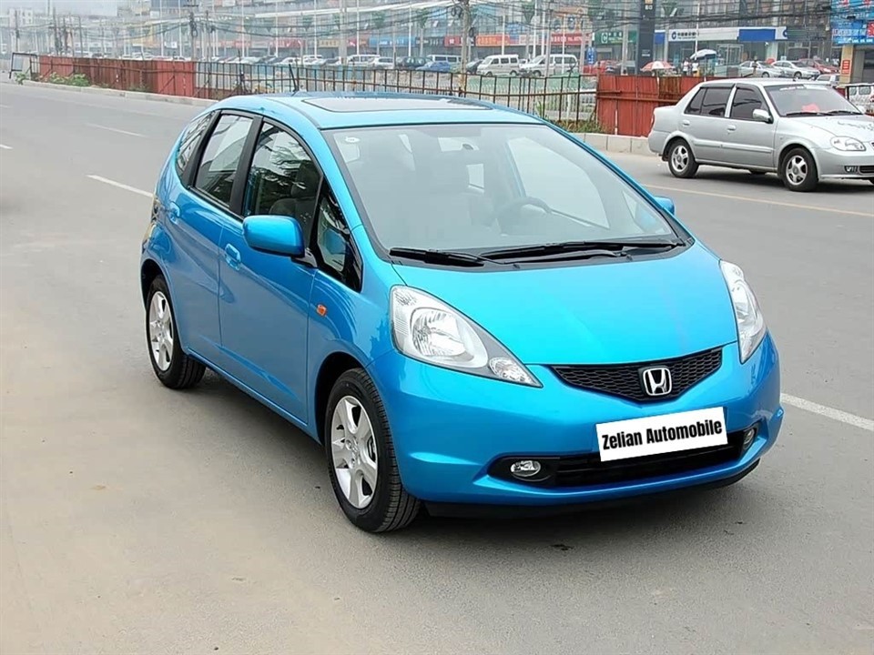 Танны продаж патрыманых аўтамабіляў Honda Fit 2008 1.5L у Гане